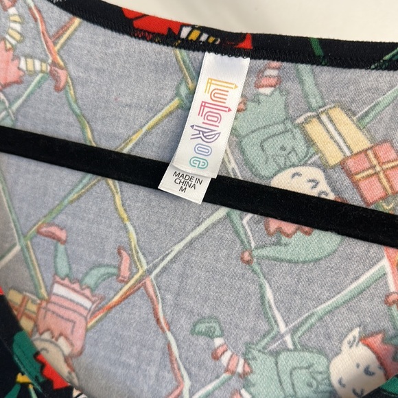 LuLaRoe Classic Tee, Christmas, Size Medium, legging material - Picture 3 of 3
